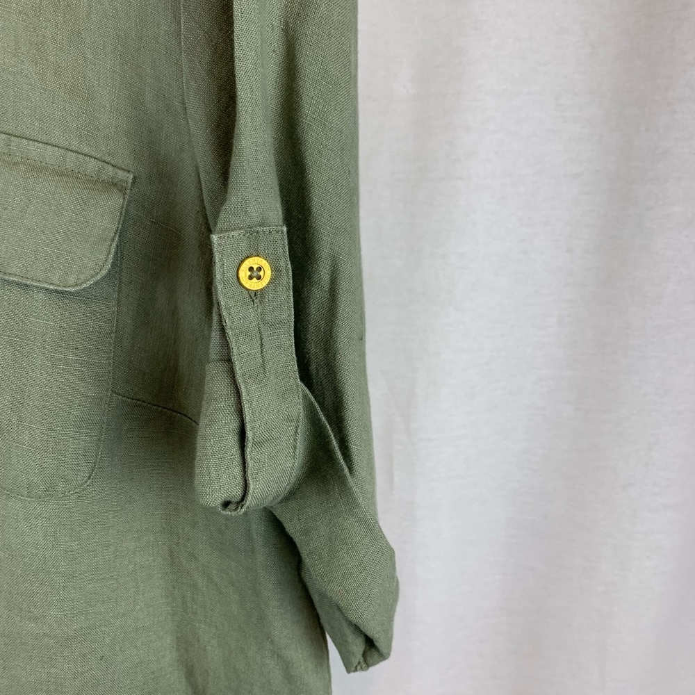 Ellen Tracy Roll Tab Short Sleeve Shirt with gold details, Size L - Picture 5 of 6